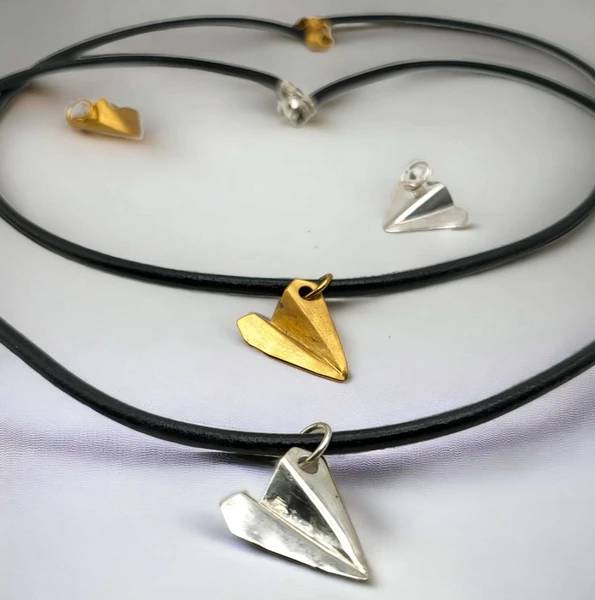 שרשרת מטוס נייר כסף וציפוי זהב