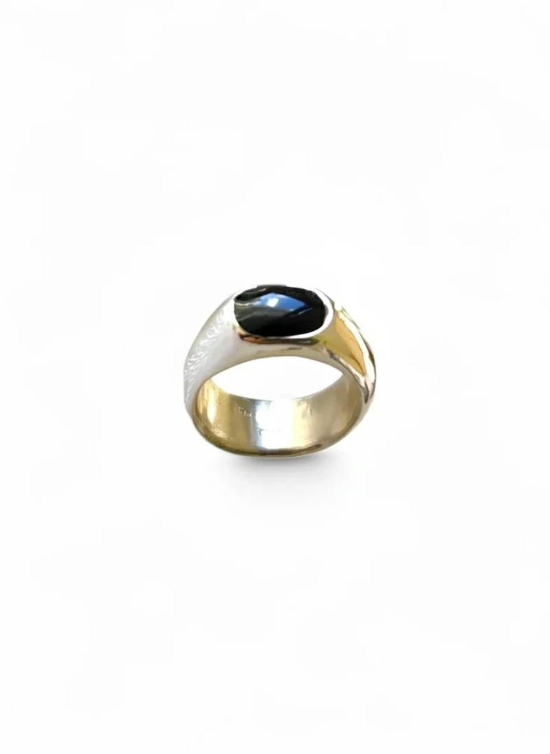 Black Onyx signet ring in gold.