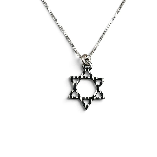 שרשרת מגן דוד כסף – בין אור לצל